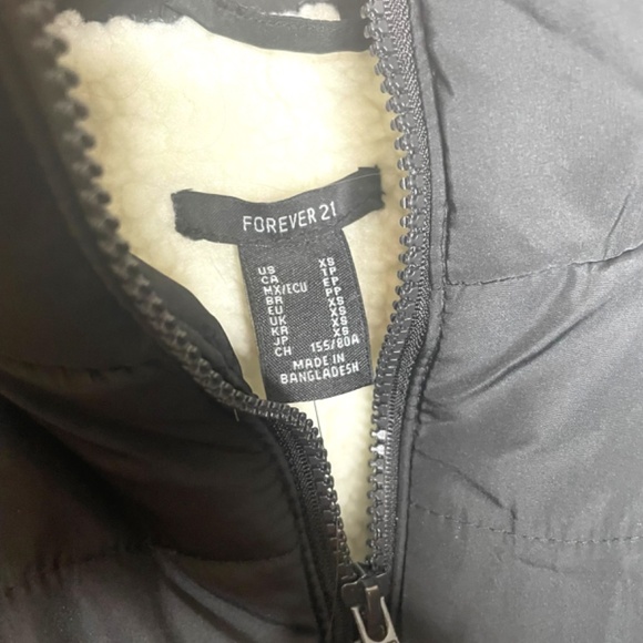 NWT Black Boxy Crop Puffer vest - Picture 5 of 12